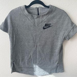 NIKE Like New Gray short sleeve crop top
